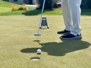 Broomstick Putter: Is This the Putter for Senior Golfers